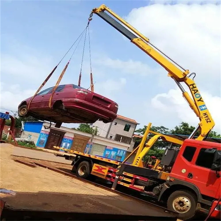 廉江吊车吊汽车的正确方法